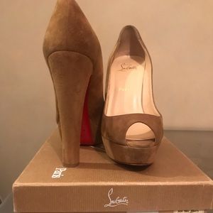 Tobacco suede peep-toe chunky heeled pumps